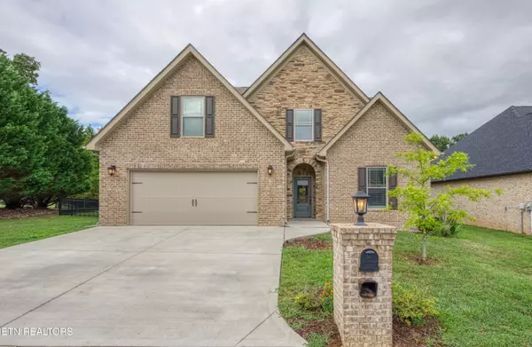141 Olympic DR, Lenoir City, TN 37771