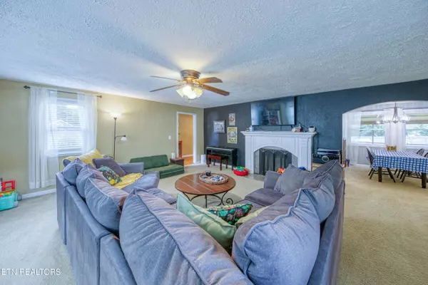 Clinton, TN 37716,710 Lantana LN