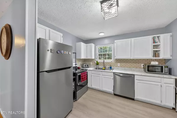 Dandridge, TN 37725,661 Ross DR