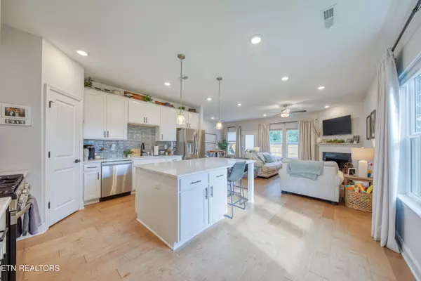 Lenoir City, TN 37771,247 English Oak LN