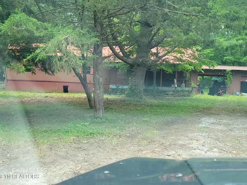 376 Choate LN, Oneida, TN 37841