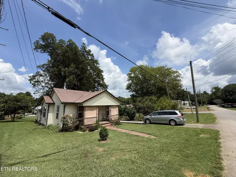 1132 Jones St, Athens, TN 37303