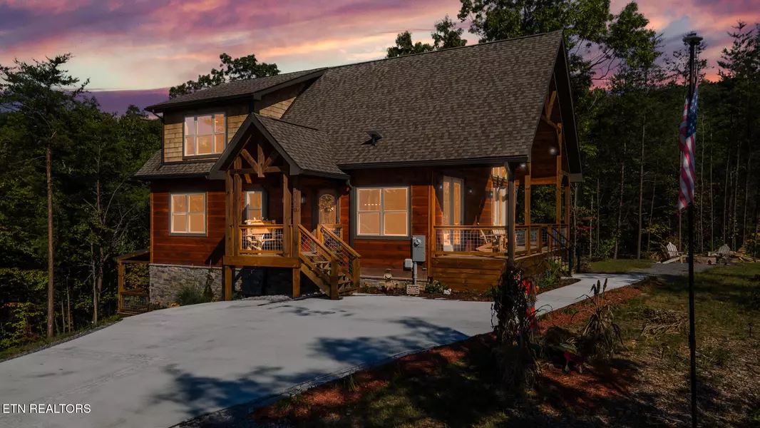 4385 Chamberlain LN, Sevierville, TN 37862