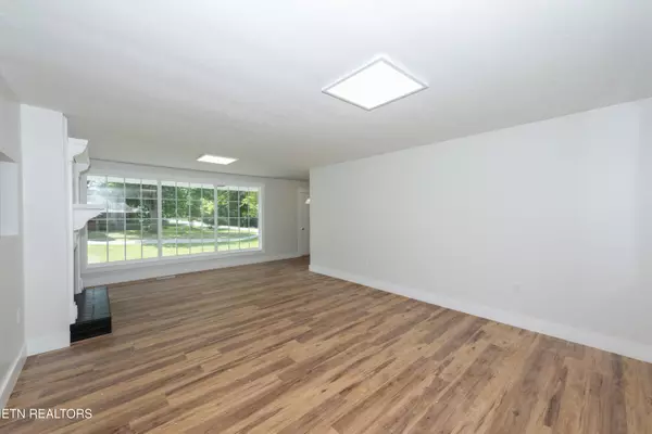 Maryville, TN 37804,2109 Compton DR