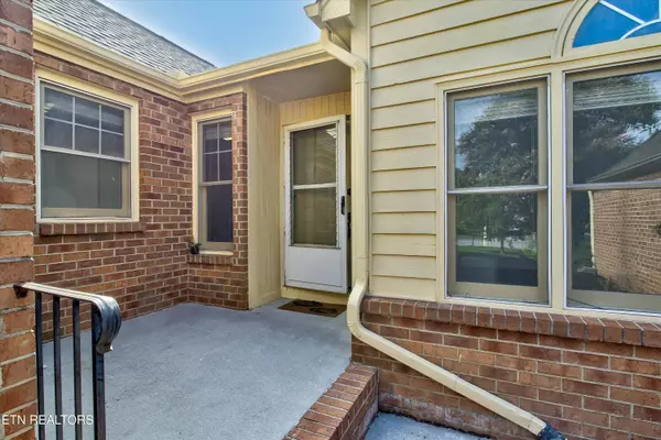 Knoxville, TN 37919,8430 Woodbend Tr