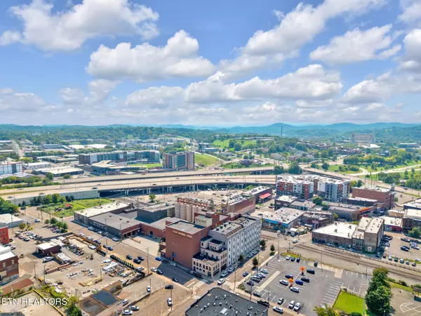 Knoxville, TN 37917,222 Central St #B08