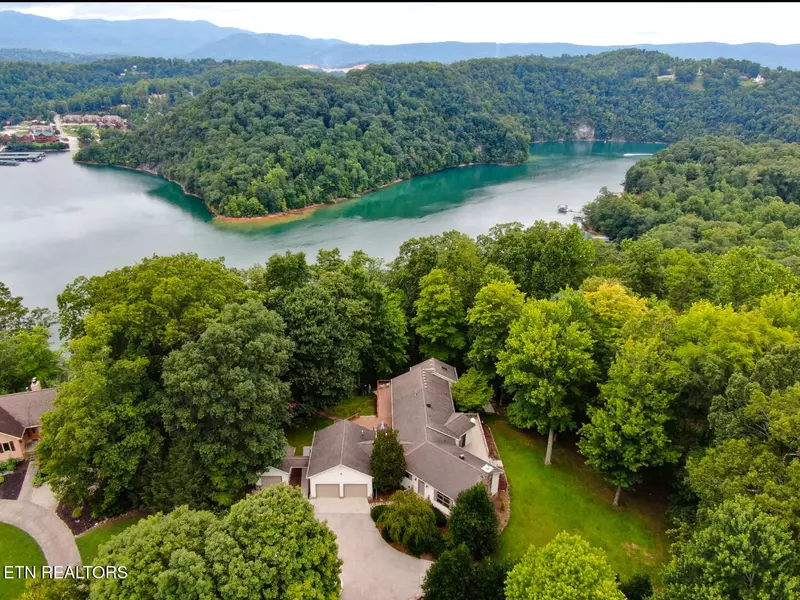 337 Fox Ridge LN, Caryville, TN 37714