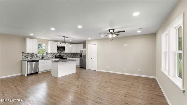 Lenoir City, TN 37771,103 Lee DR