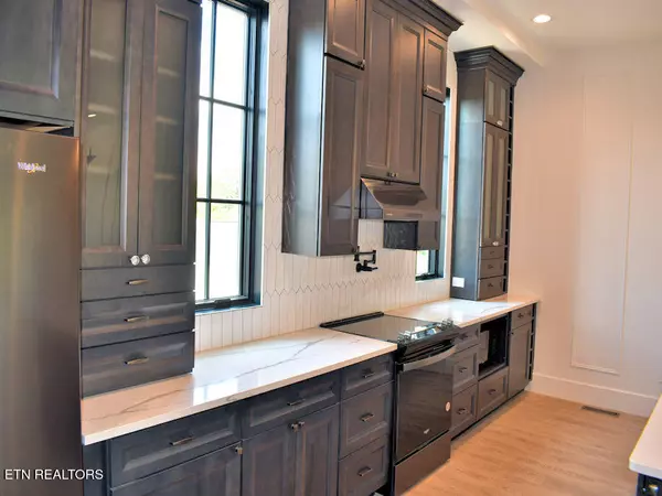 Sevierville, TN 37876,208 Granite DR