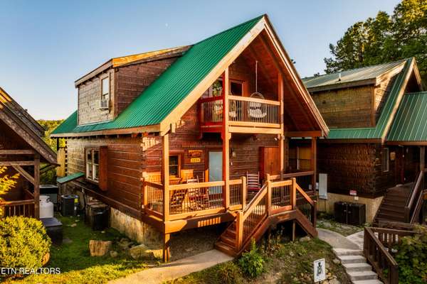1256 Bear Cub WAY, Gatlinburg, TN 37738