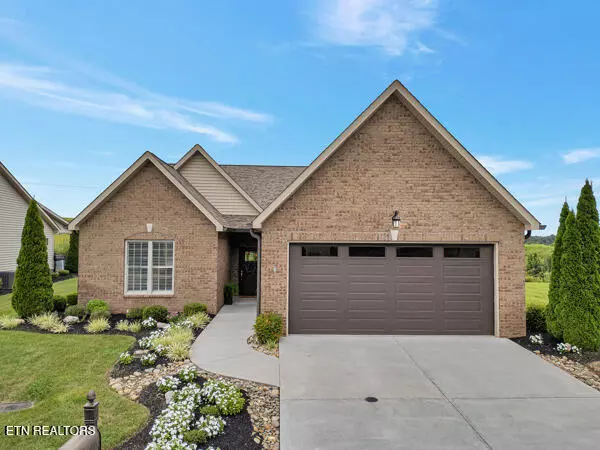 2225 Boulder Crest LN, Sevierville, TN 37876