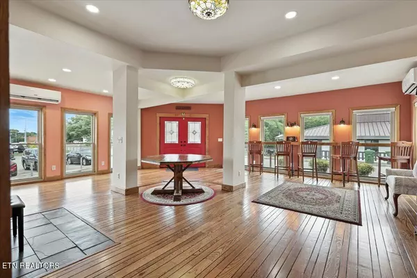 Maryville, TN 37804,321 High St