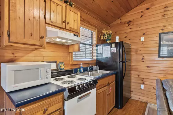 Sevierville, TN 37876,3328 Dirk Shell Rd