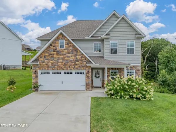 3225 Oakwood Hills LN, Knoxville, TN 37931