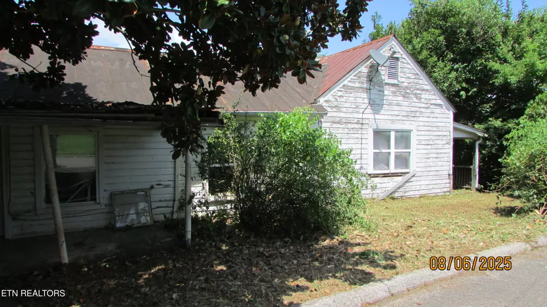 1106 Freedman St, Loudon, TN 37774