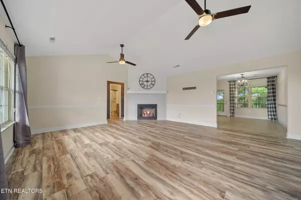 Sevierville, TN 37862,441 Maggie Mack LN