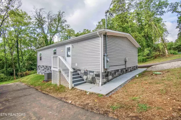 Knoxville, TN 37915,2224 Daisy Ave