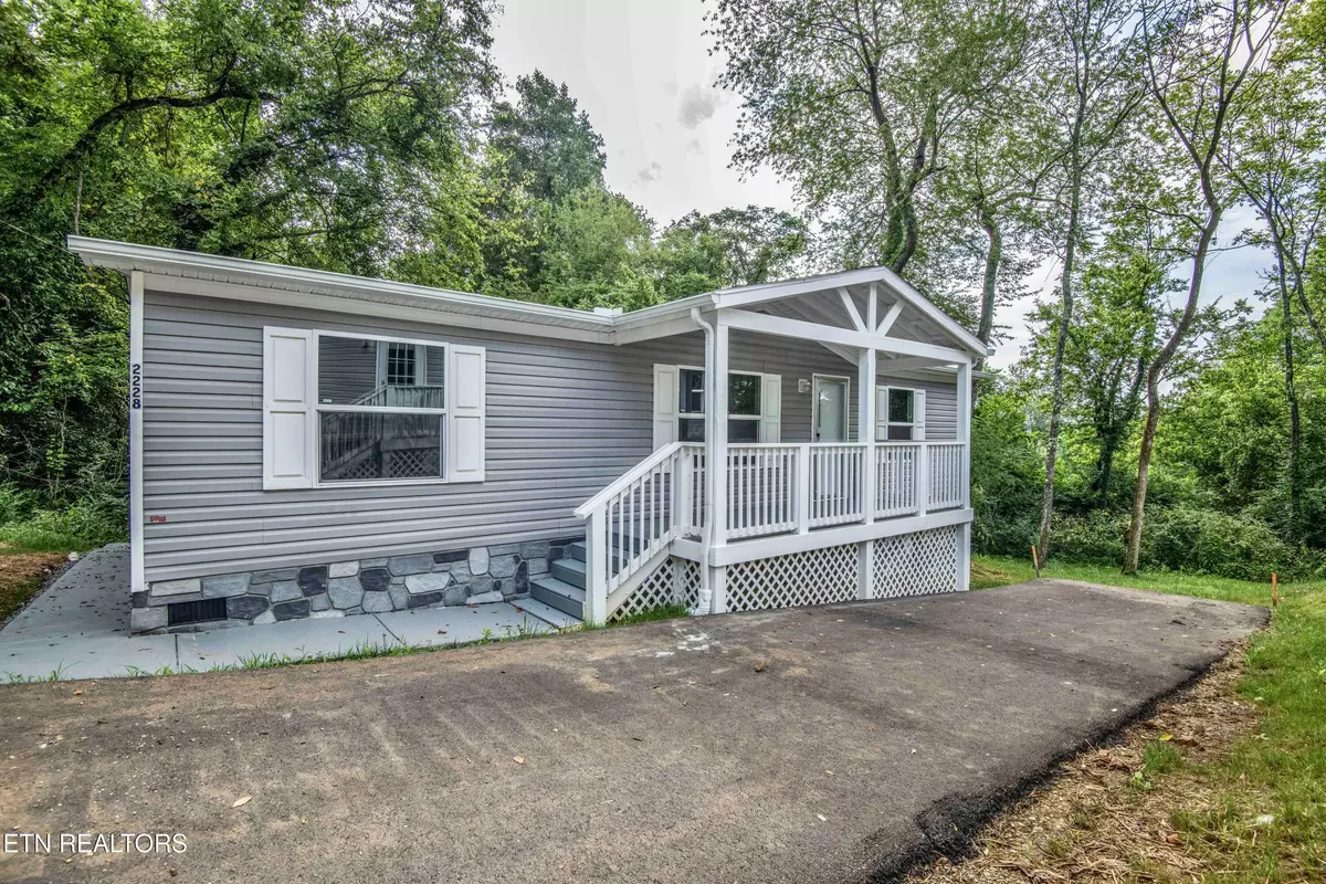 Knoxville, TN 37915,2228 Daisy Ave