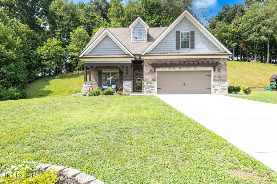 2216 Old Hickory LN, Lenoir City, TN 37772