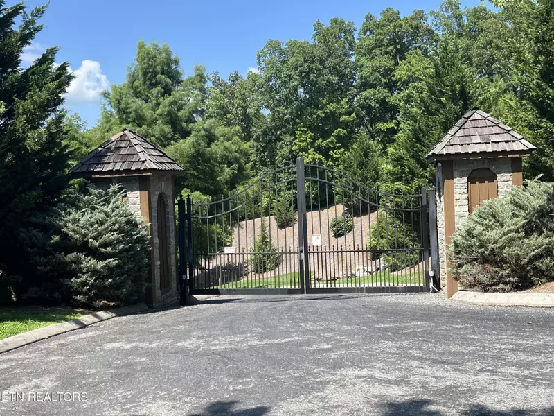 Stone Bridge DR #17, Dandridge, TN 37725