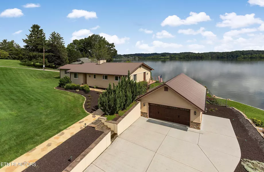 4237 Smoot LN, Louisville, TN 37777