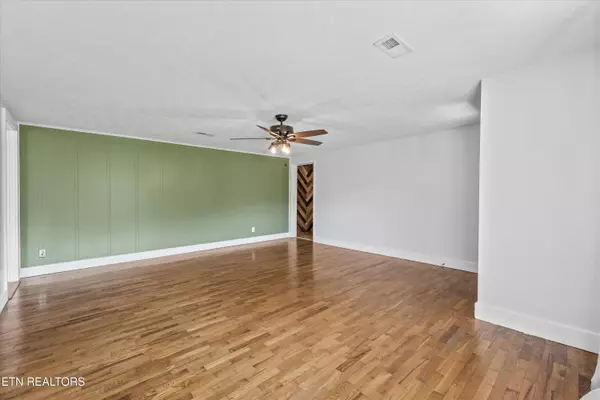 Clinton, TN 37716,3166 Wolf Valley Rd