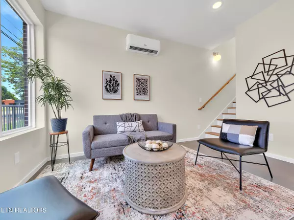 Knoxville, TN 37917,1602 Central Street #103