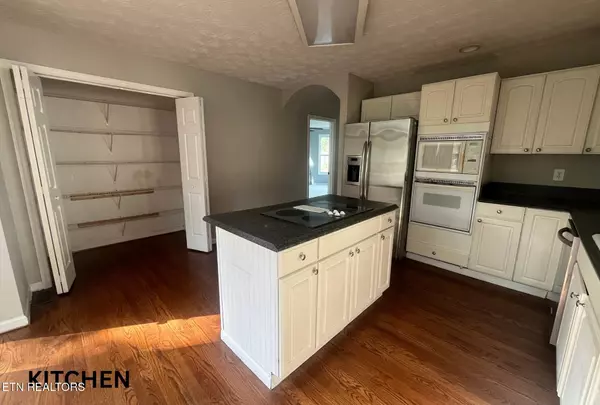 Knoxville, TN 37932,1844 Pinestraw LN