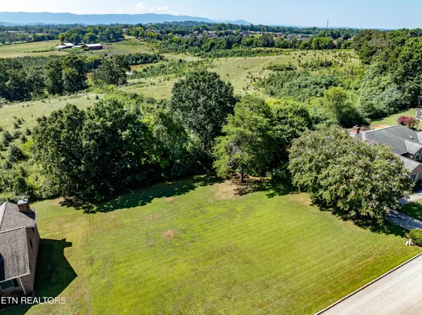 Maryville, TN 37801,820 Royal View DR