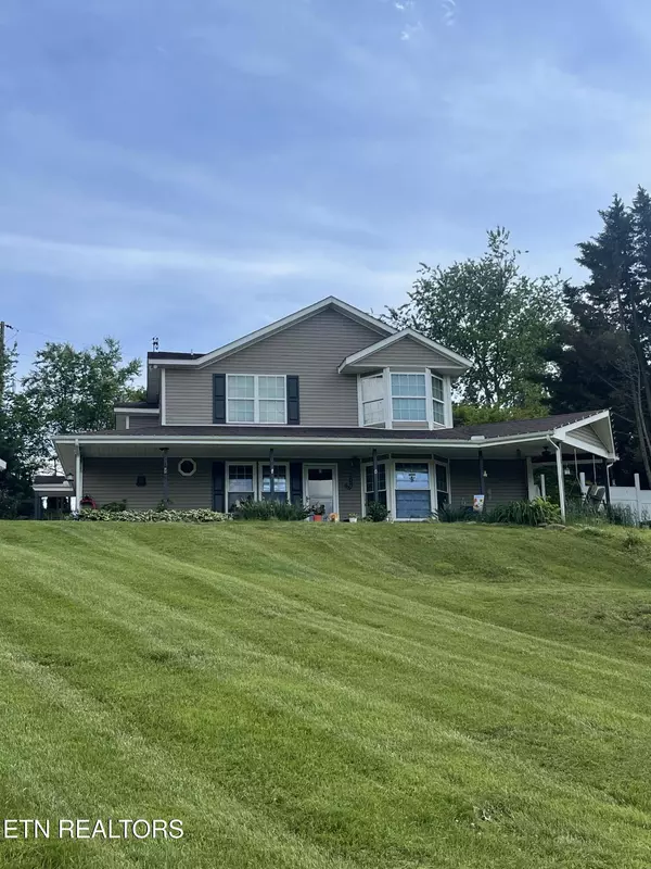 865 Spring Creek Rd, Dandridge, TN 37725