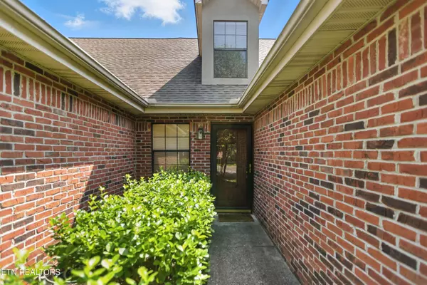 Knoxville, TN 37934,665 Farragut Commons DR