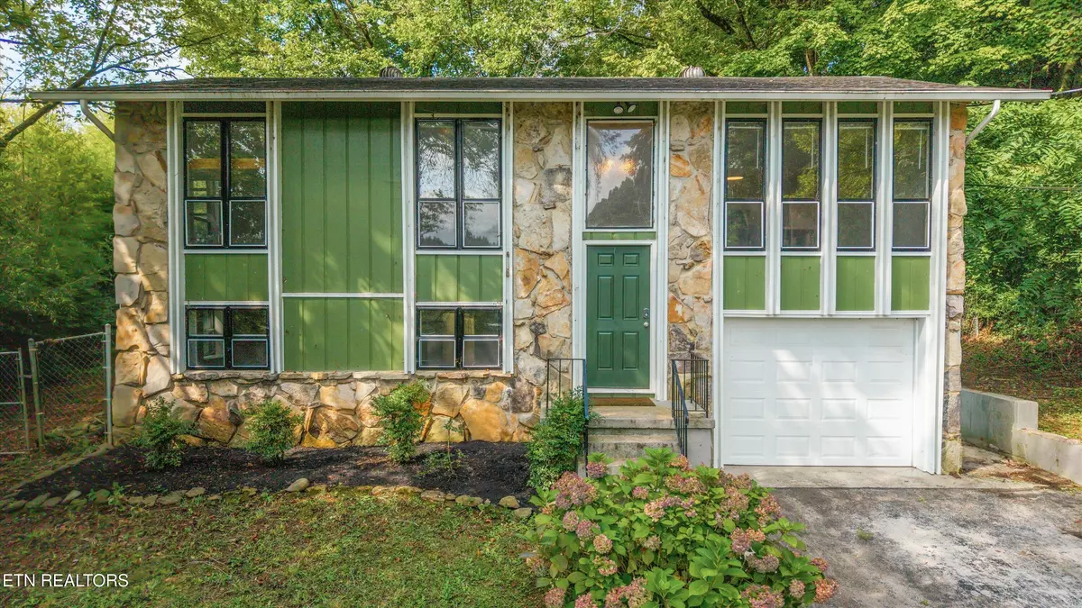Knoxville, TN 37909,1709 Pinetree LN