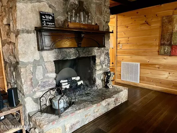 Gatlinburg, TN 37738,823 Foothills DR