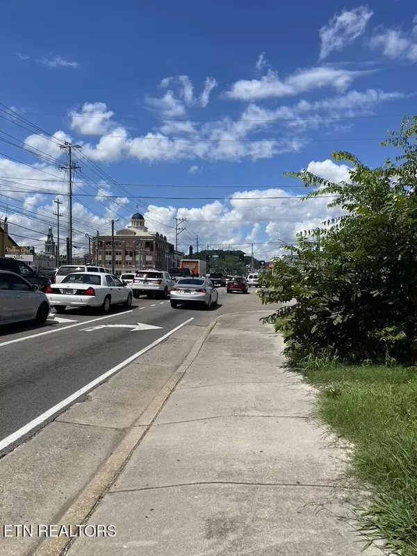 Sevierville, TN 37862,214 Main St