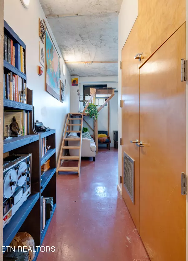 Knoxville, TN 37902,116 Gay St #602