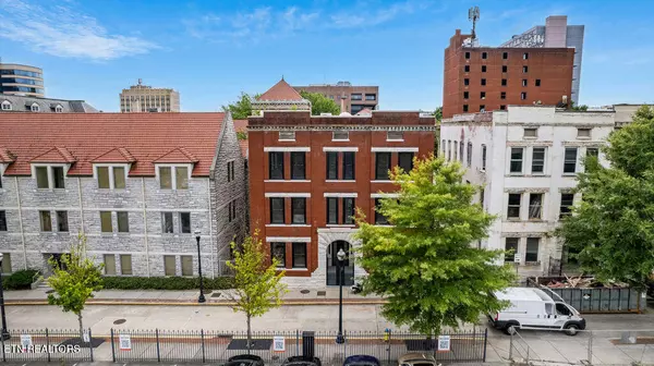 Knoxville, TN 37902,713 Market St #200