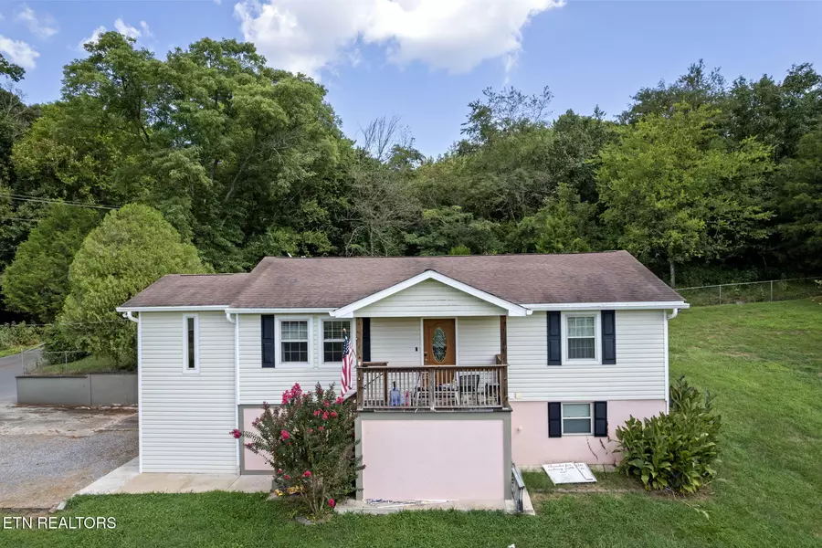 1192 Lakeview Rd, Lenoir City, TN 37772