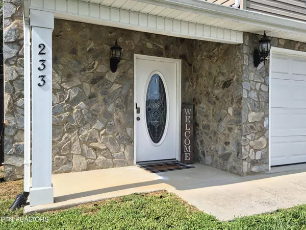Maryville, TN 37801,233 Rye DR