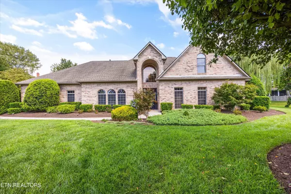 821 Mcguffeys DR, Knoxville, TN 37934