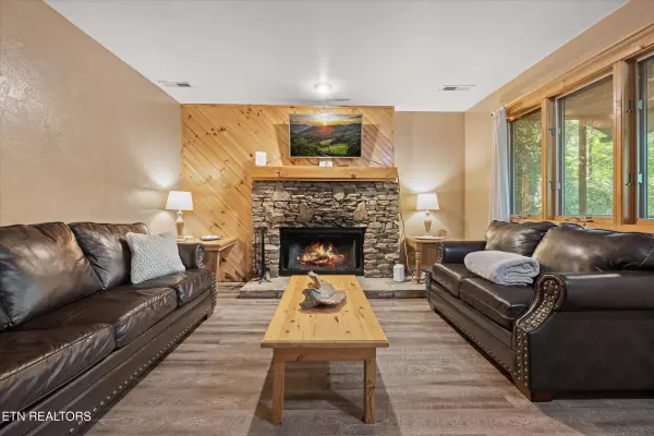 Gatlinburg, TN 37738,925 Sunshine Tr