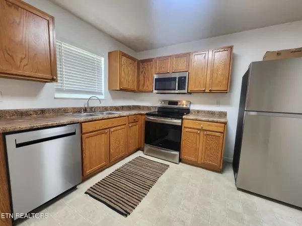 Strawberry Plains, TN 37871,703 Duvall CT