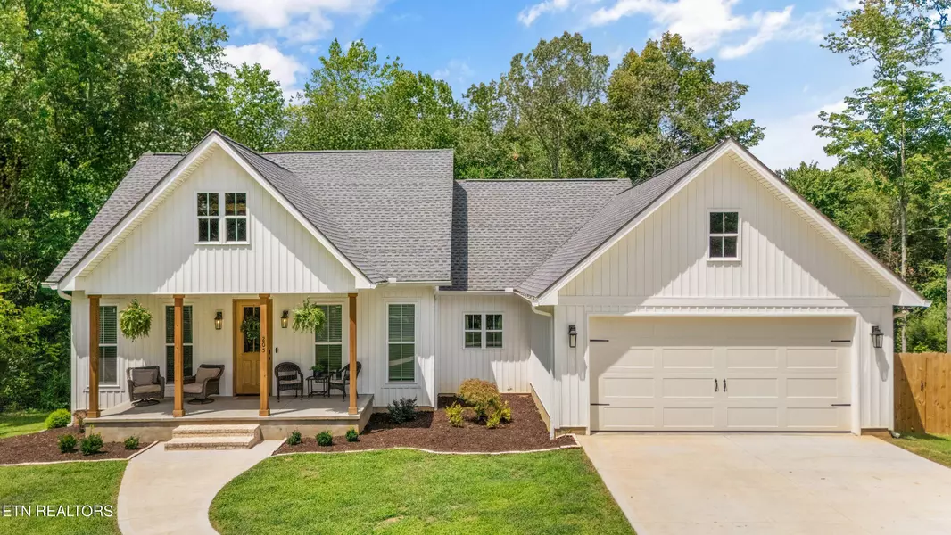 205 Shaw Ferry LN, Lenoir City, TN 37772