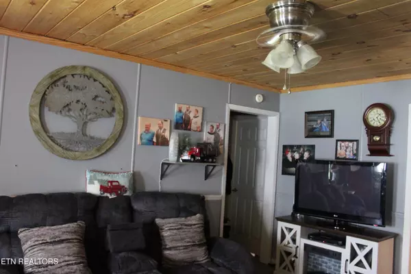 Tellico Plains, TN 37385,180 Walker Rd