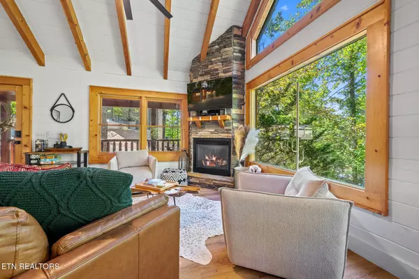 Sevierville, TN 37862,2116 Double Oaks WAY