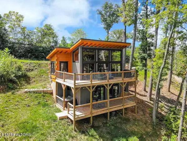 125 Chestnut LN, Gatlinburg, TN 37738