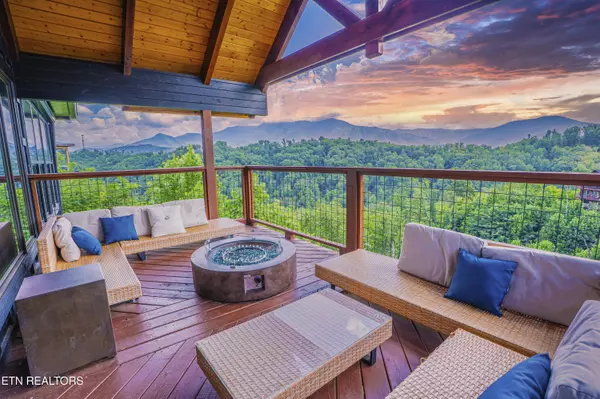 Gatlinburg, TN 37738,887 Sourwood DR