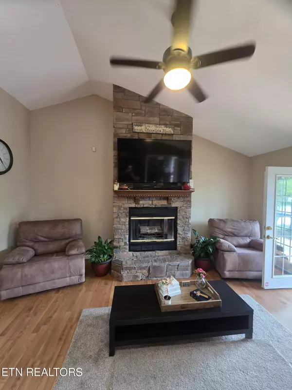 Monterey, TN 38574,417 Lake Shore DR