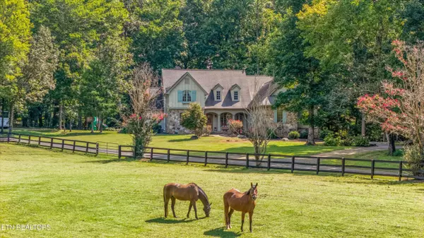 140 Deerfield LN, Lenoir City, TN 37772