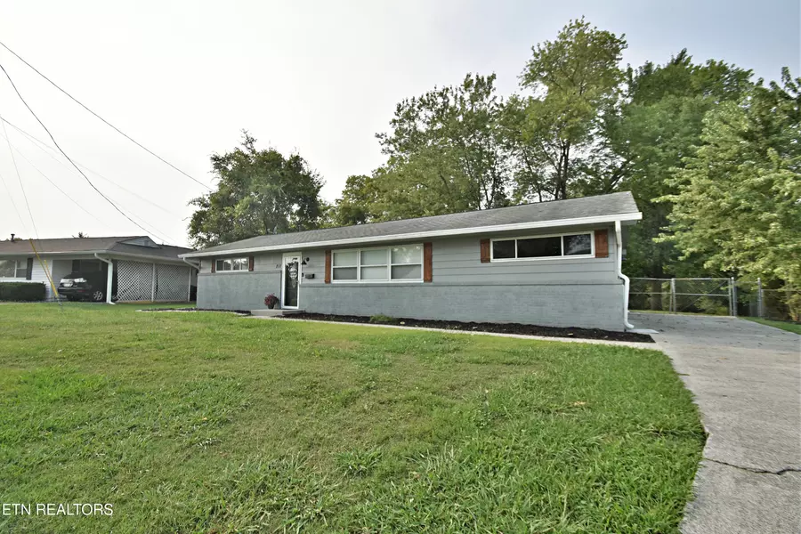 212 Byron LN, Oak Ridge, TN 37830