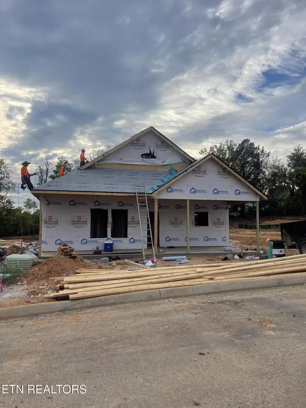 Sweetwater, TN 37874,924 Stratford Avenue